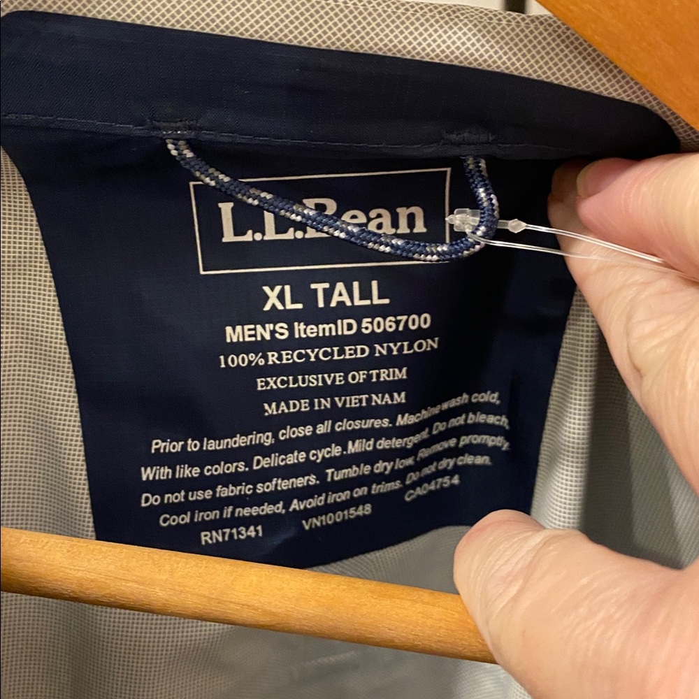 L.L. Bean Men's Navy Raincoat - Picture 2 of 5